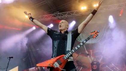 WOLF HOFFMANN Praises ACCEPT's Three-Guitarist Setup: 'We Love It, The Fans Love It, And It Makes A Difference'